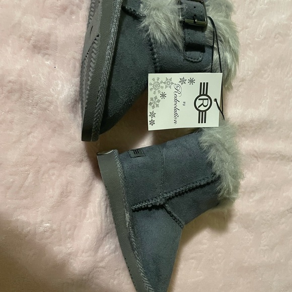 Revolution gray winter boots size 6 - Picture 4 of 7